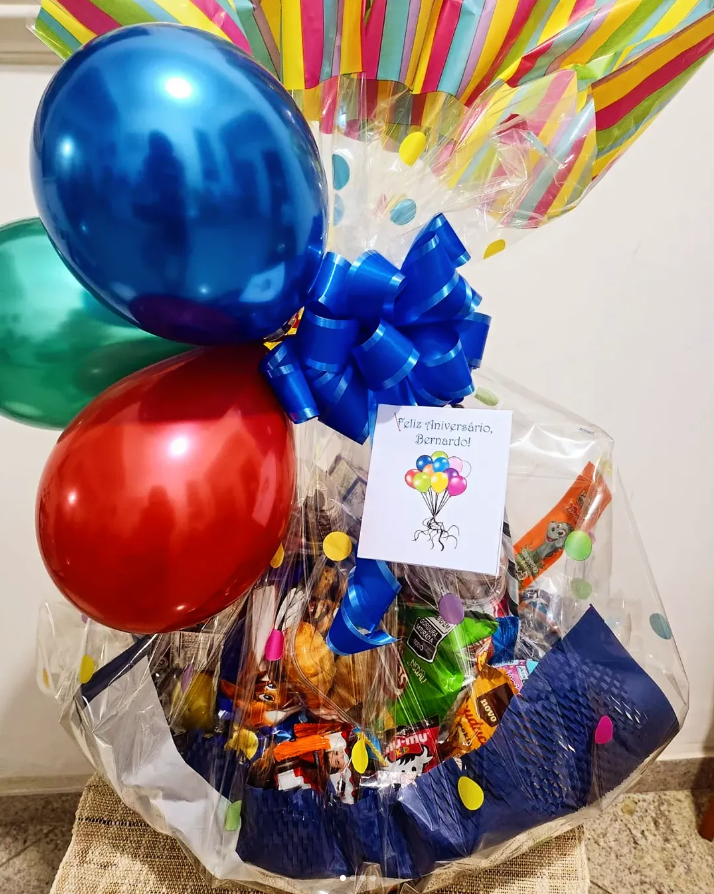 Cesta de aniversário com balões da Ohayoo Cestas